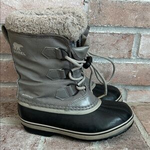 Sorel Gray and Black Insulated Boots